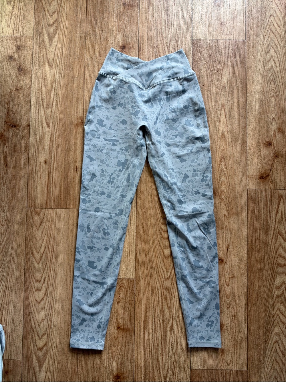 Alphalete leopard print cross over leggings
